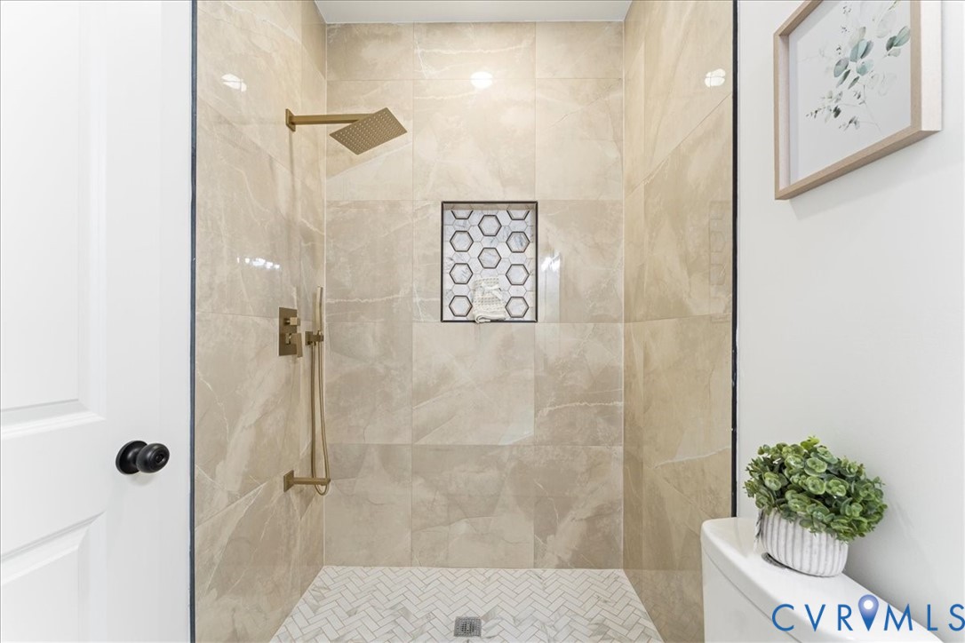 731 Harding Street Petersburg, VA 23803 - Photo 20 of 44 a bathroom with a shower