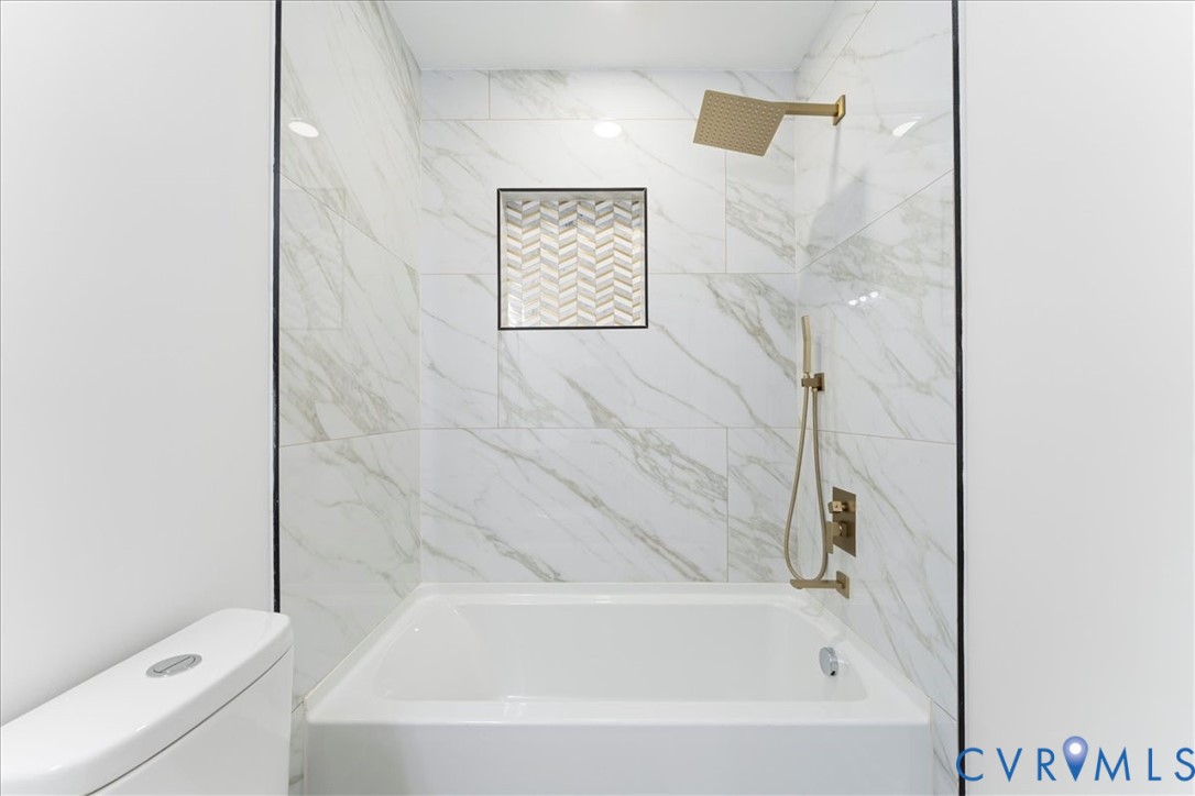 731 Harding Street Petersburg, VA 23803 - Photo 35 of 44 a bathroom with a bathtub