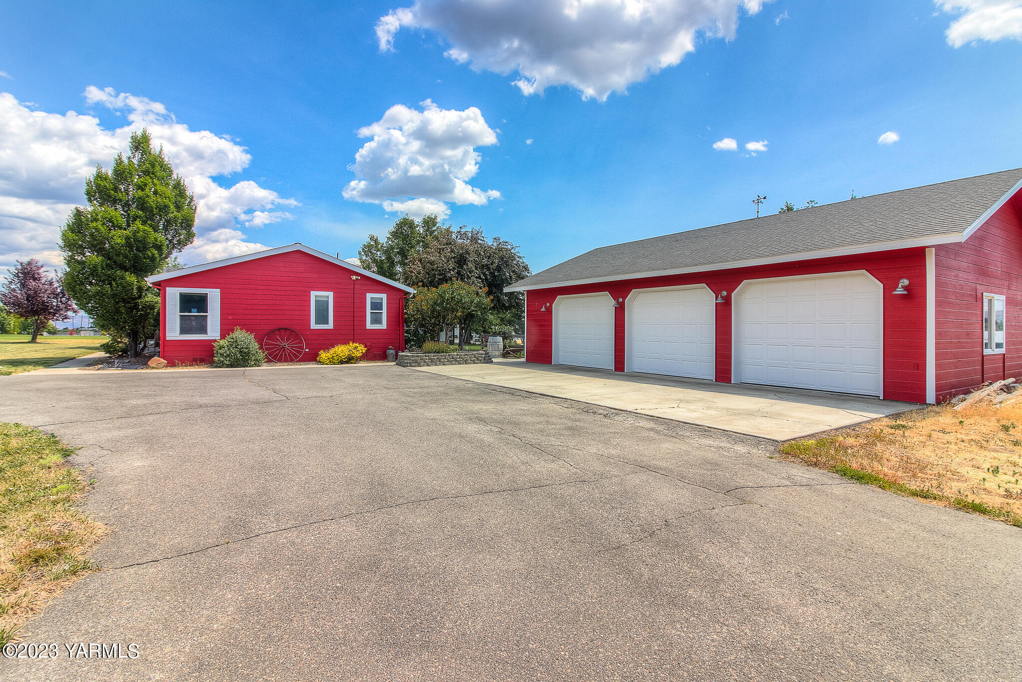 13100 West Barrett Road Yakima, WA 98908 - Photo 6 of 43 a front view of house with yard and entertaining space