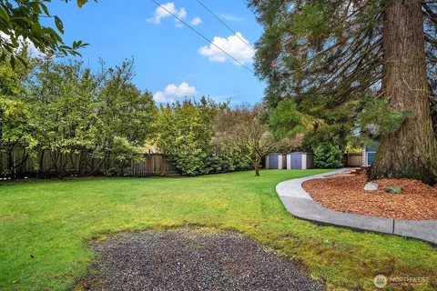 a view of a backyard with green space
