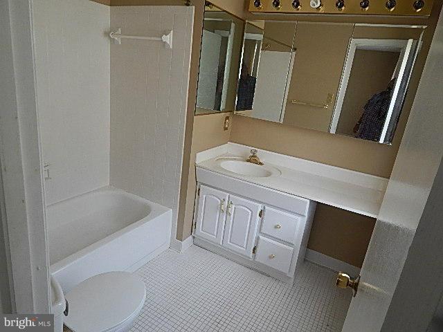 8084 Powderbrook Lane Springfield, VA 22153 - Photo 11 of 28 Bath (Master)