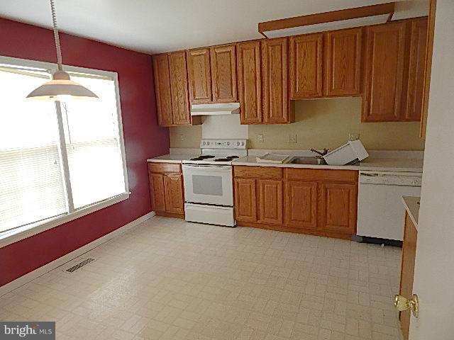 8084 Powderbrook Lane Springfield, VA 22153 - Photo 3 of 28 Kitchen