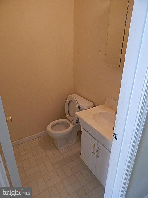 8084 Powderbrook Lane Springfield, VA 22153 - Photo 6 of 28 Bath
