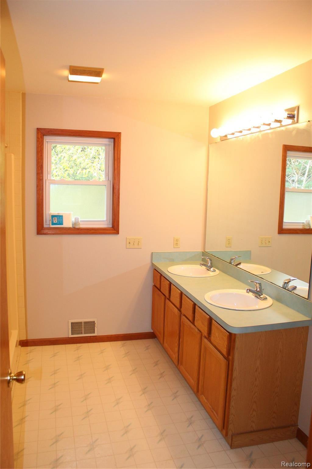 3371 North Center Road Flint, MI 48506 - Photo 28 of 35 IMG_9218.JPG