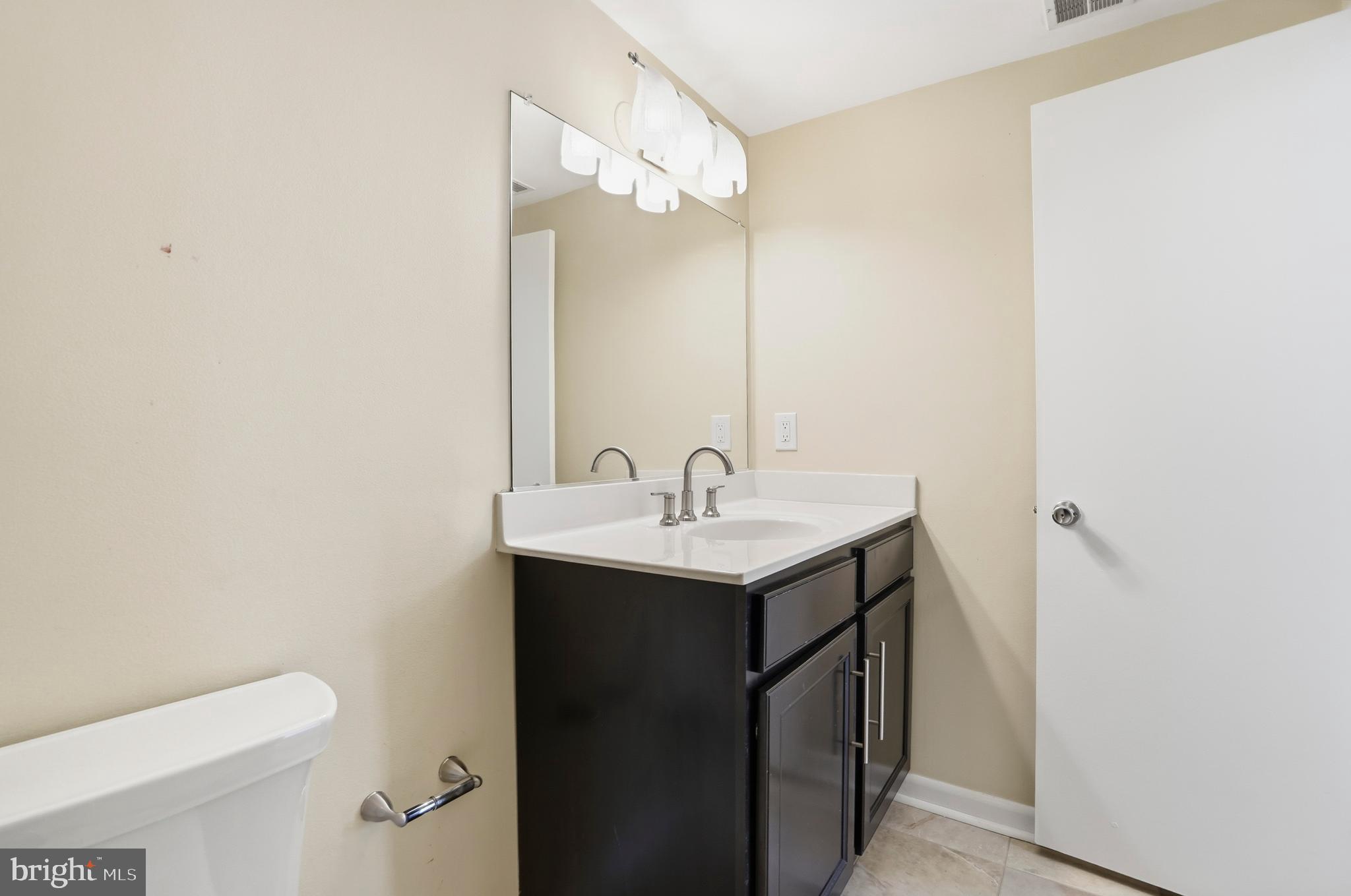 7 Slade Avenue, Unit 414 Baltimore, MD 21208 - Photo 19 of 40 Primary Bathroom