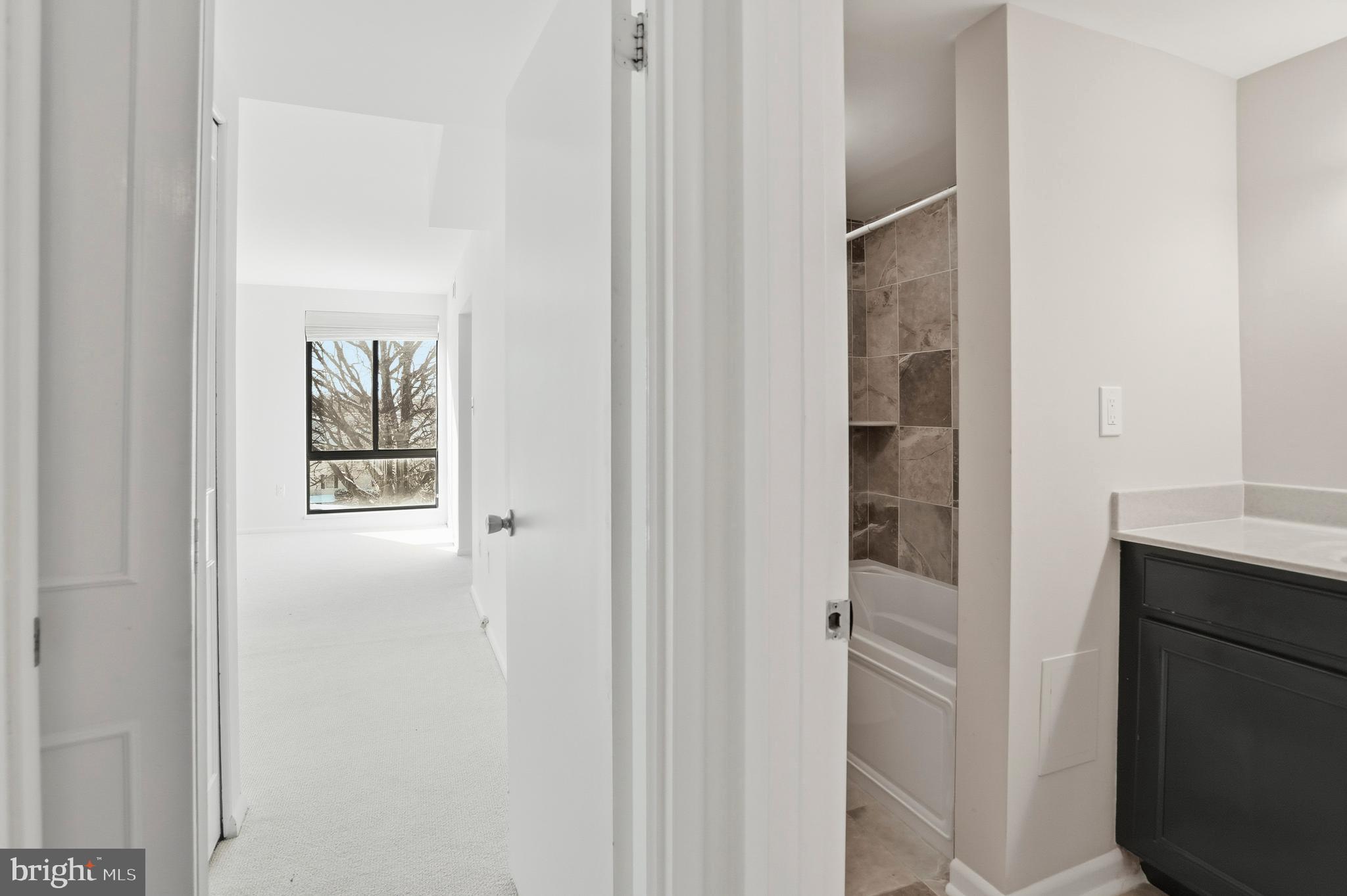 7 Slade Avenue, Unit 414 Baltimore, MD 21208 - Photo 25 of 40 Full Hallway Bathroom