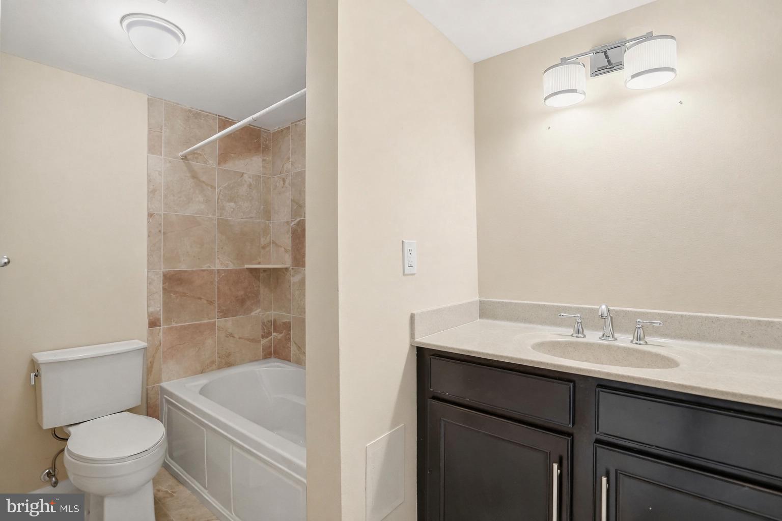 7 Slade Avenue, Unit 414 Baltimore, MD 21208 - Photo 26 of 40 Soaking Tub to Relax in