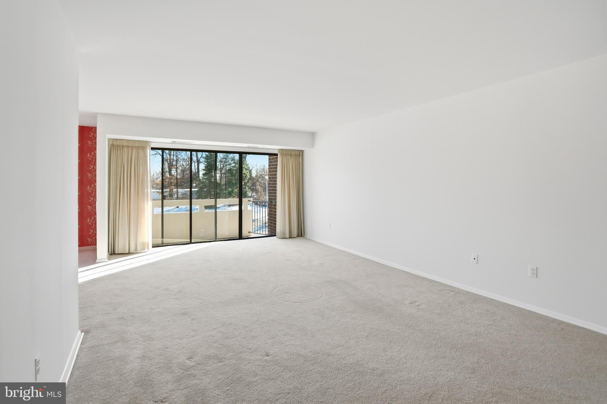 7 Slade Avenue, Unit 414 Baltimore, MD 21208 - Photo 4 of 40 Spacious Living Room