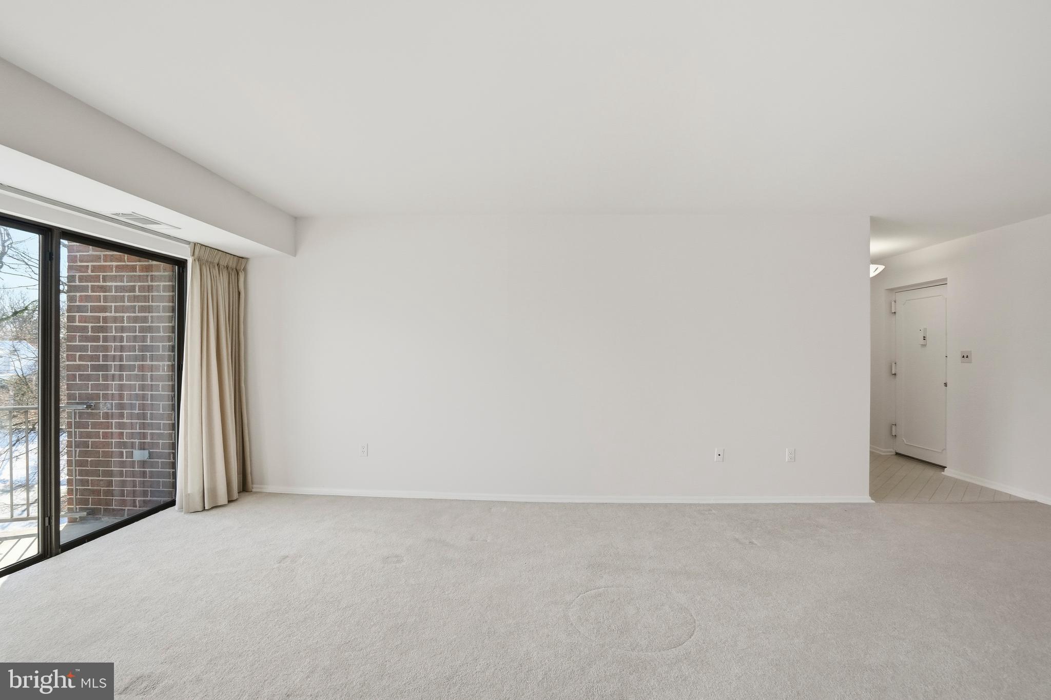 7 Slade Avenue, Unit 414 Baltimore, MD 21208 - Photo 5 of 40 Sunny and Warm Living Room