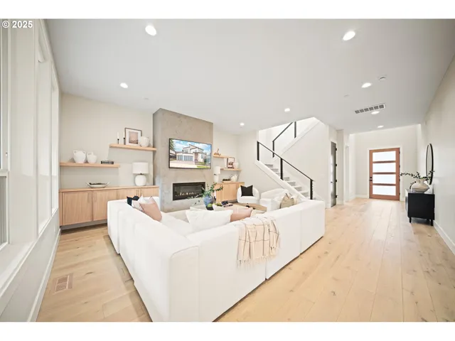 $1,450,000 | 2044 Northwest 33rd Way, Camas, WA 98607