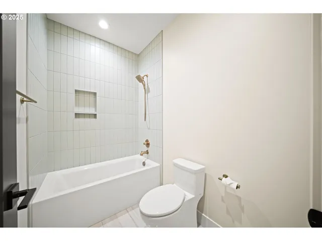 $1,450,000 | 2044 Northwest 33rd Way, Camas, WA 98607