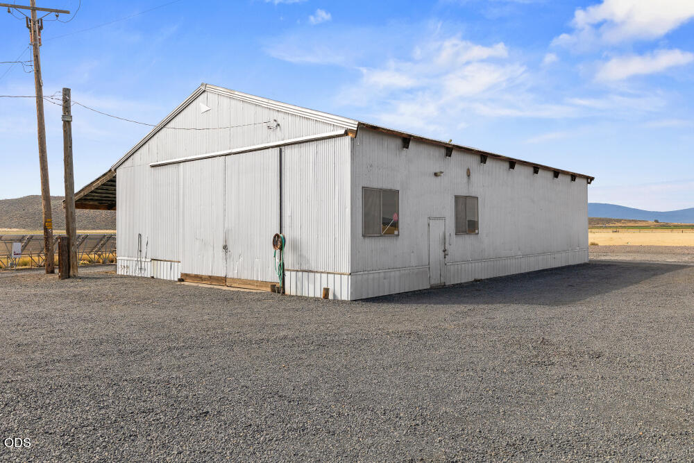 892 Cross Road Klamath Falls, OR 97603 - Photo 3 of 65 Gallery Image 3