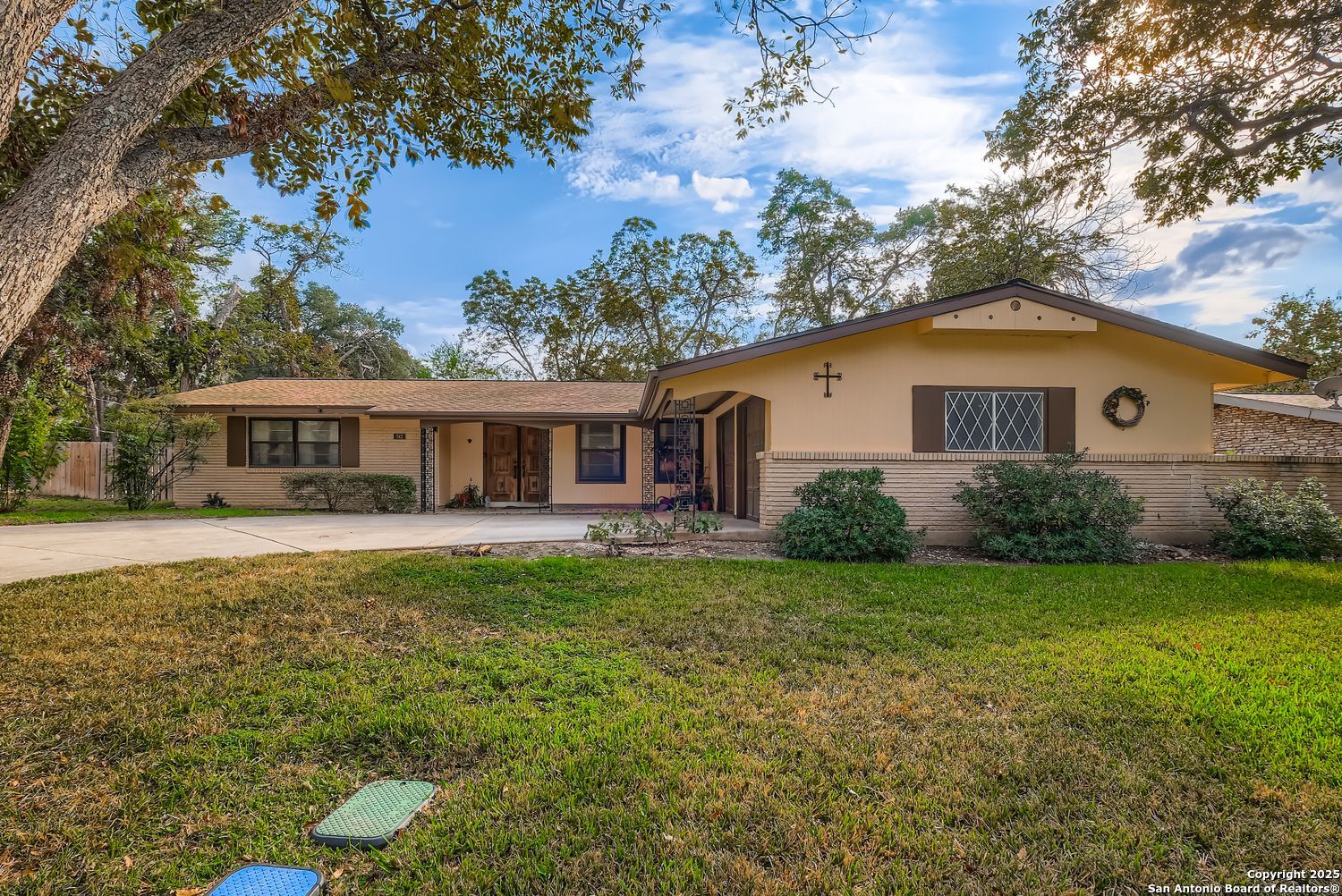 742 Winfield Circle Windcrest, TX 78239 - Photo 1 of 17