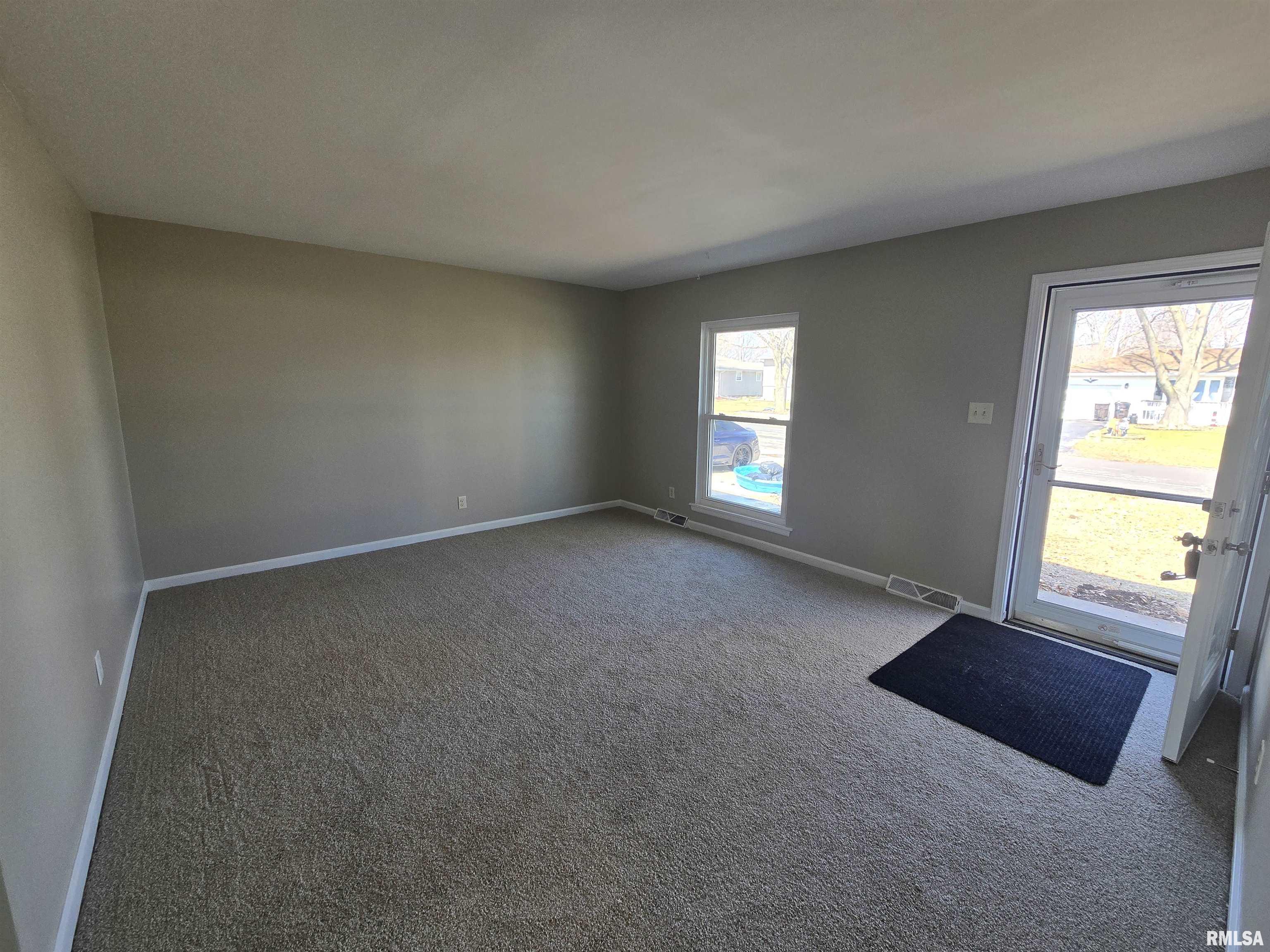 5518 East Captain Road Chillicothe, IL 61523 - Photo 3 of 15