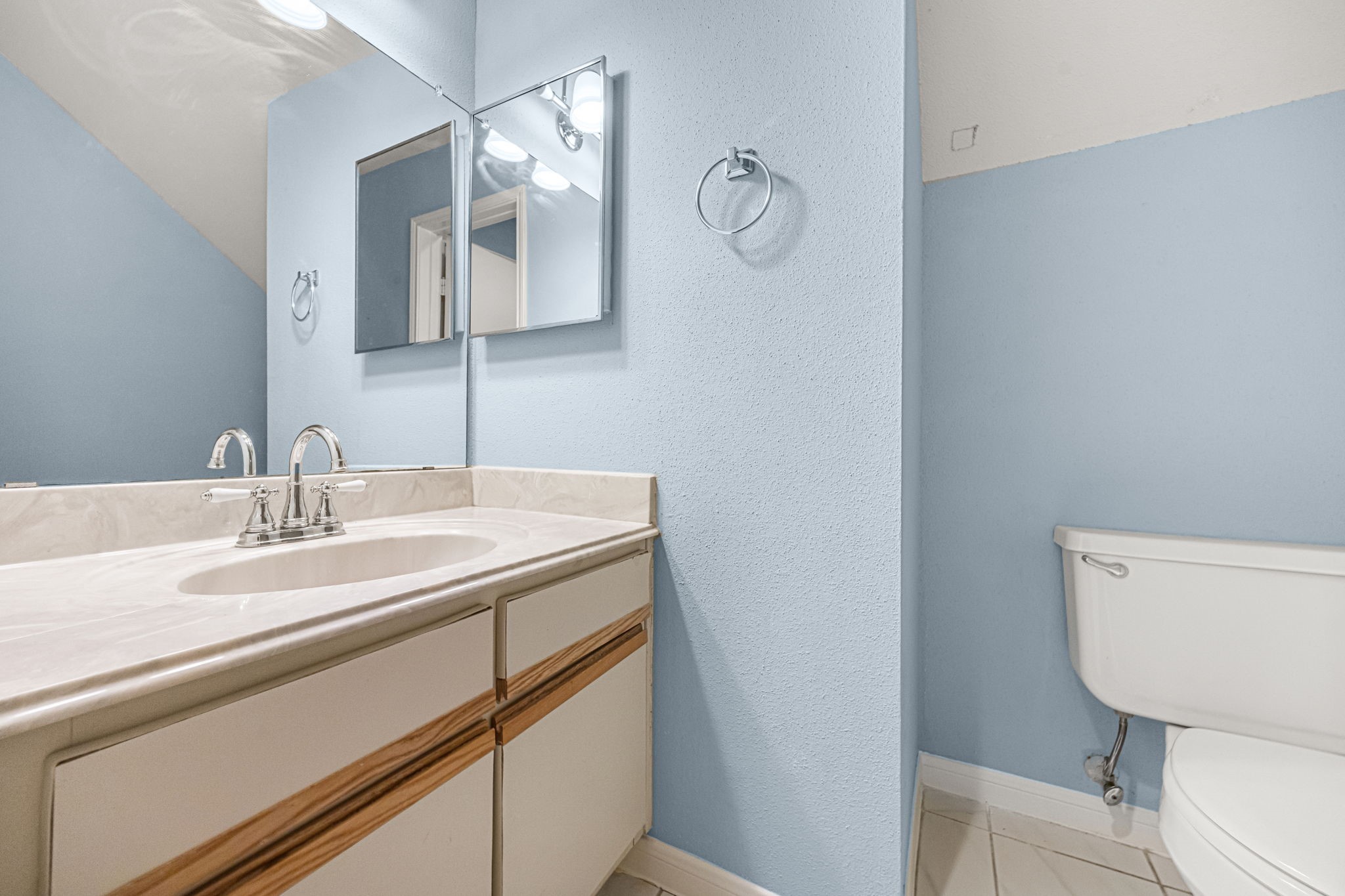 7947 Knight Road, Unit 23 Houston, TX 77054 - Photo 13 of 25 Powder Room Downstairs