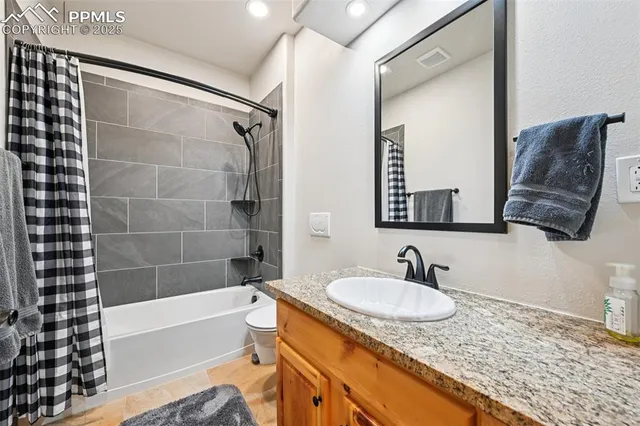 a view of a house with backyard and trees