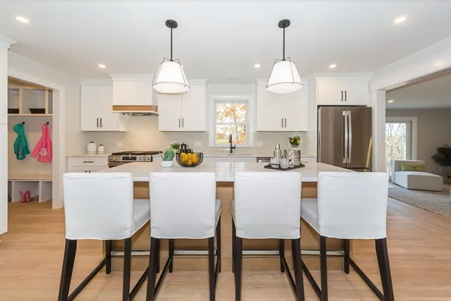 $1,199,000 | 18 University Drive, Natick, MA 01760