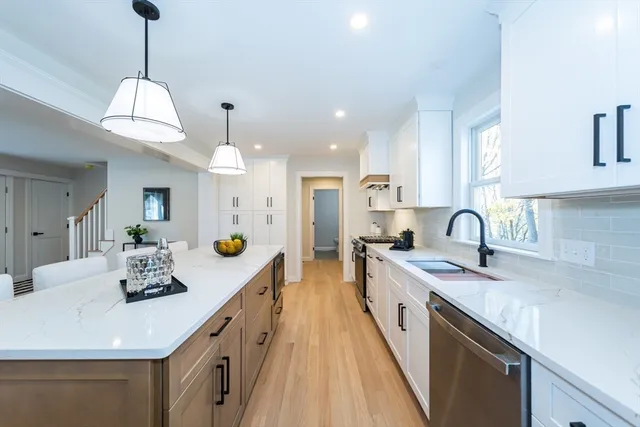 $1,199,000 | 18 University Drive, Natick, MA 01760