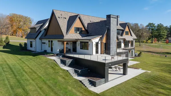 $8,250,000 | 1105 Tanager Hill, Wayzata, MN 55391
