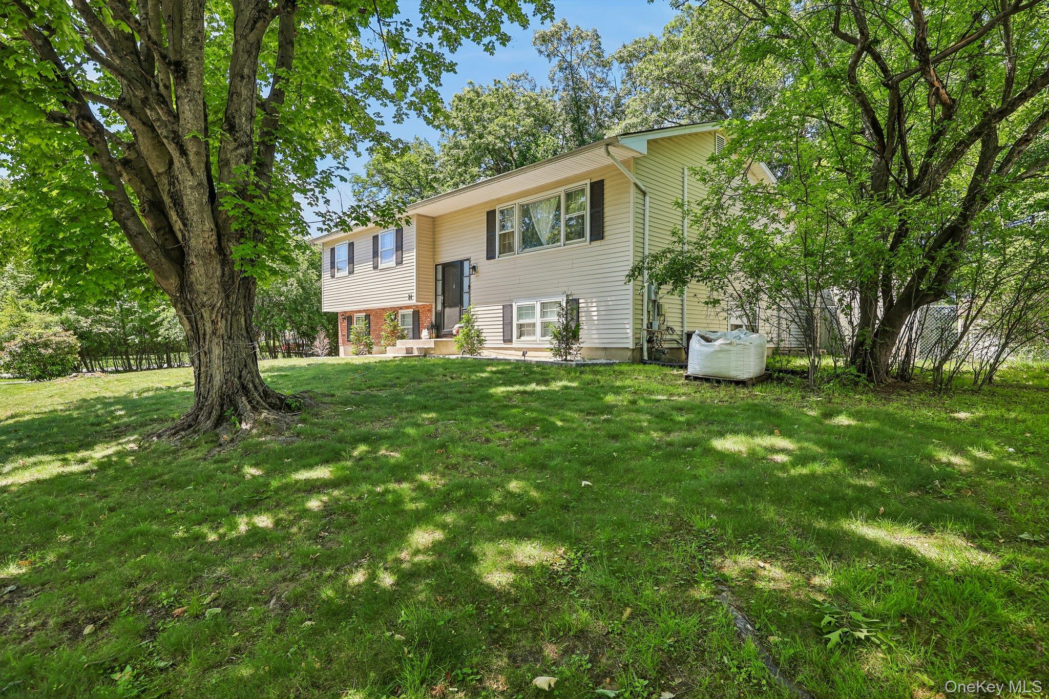 21 Baylor Road Nanuet, NY 10954 - Photo 3 of 44