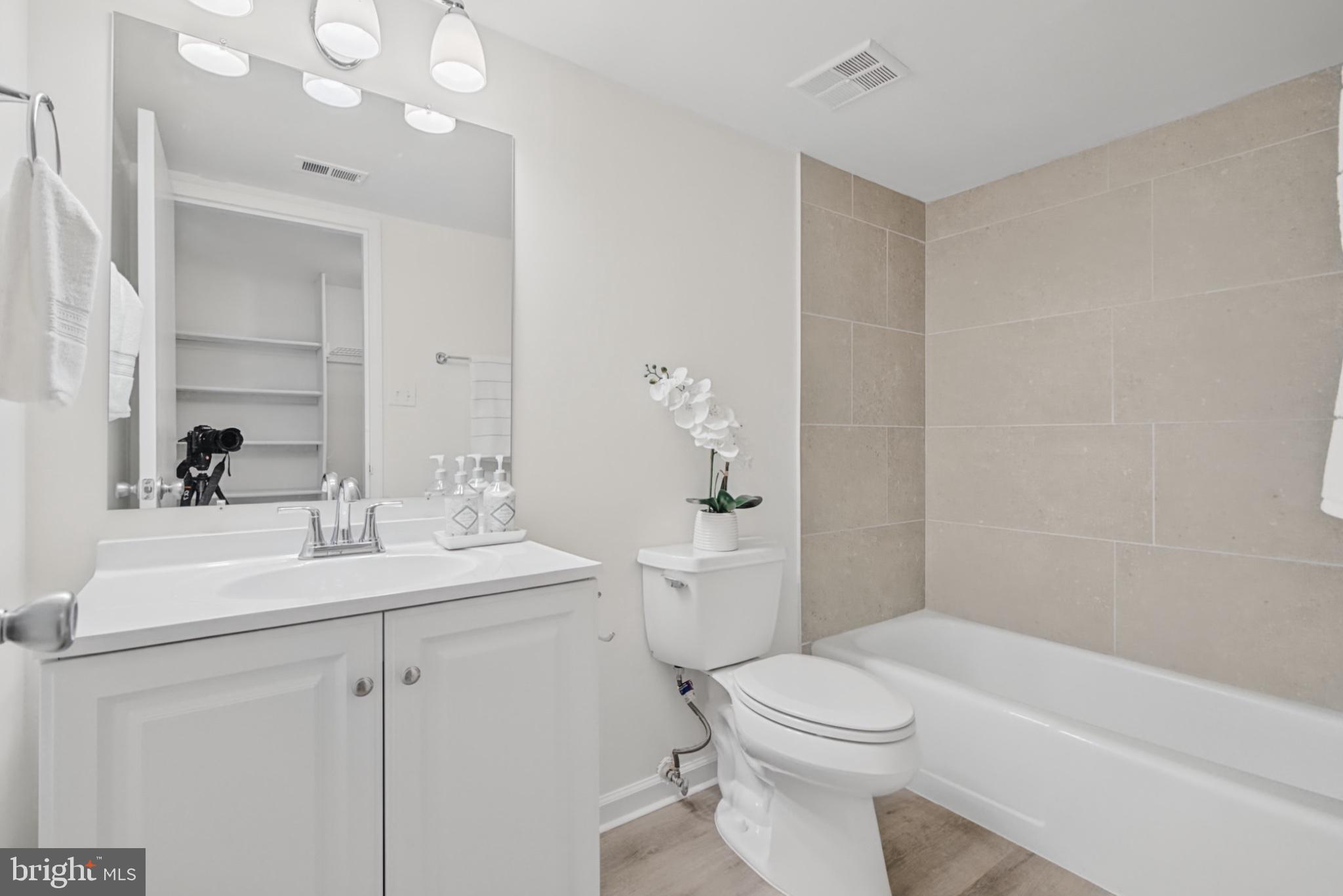1412 Northgate Square, Unit 1B Reston, VA 20190 - Photo 25 of 45 Another of the two full bathrooms