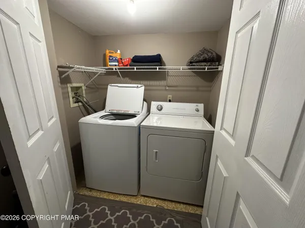 $329,000 | 3 Middle Village Way, Tannersville, PA 18372