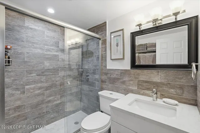 $329,000 | 3 Middle Village Way, Tannersville, PA 18372