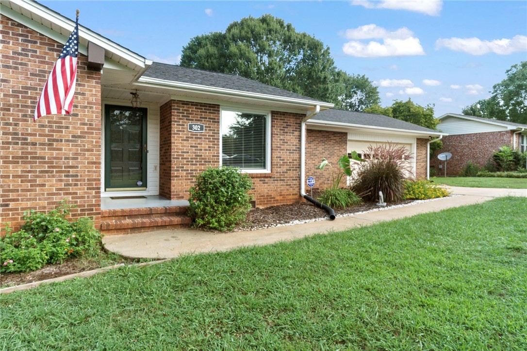 302 Pine Bark Road Anderson, SC 29625 - Photo 4 of 26 Gallery Image 4
