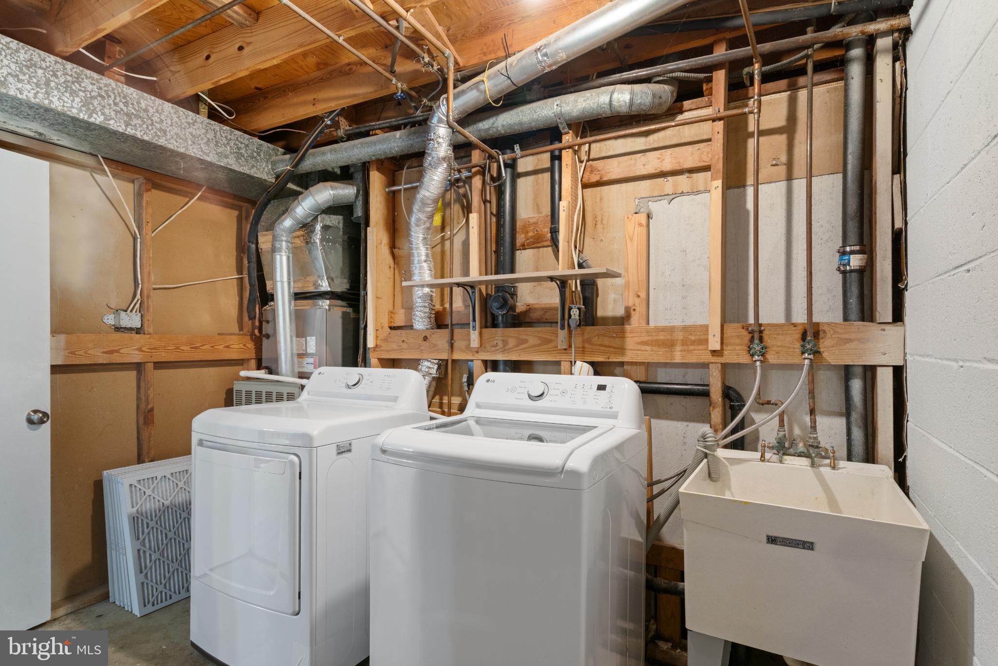 7105 Galgate Drive Springfield, VA 22152 - Photo 14 of 36 a utility room with dryer and washer