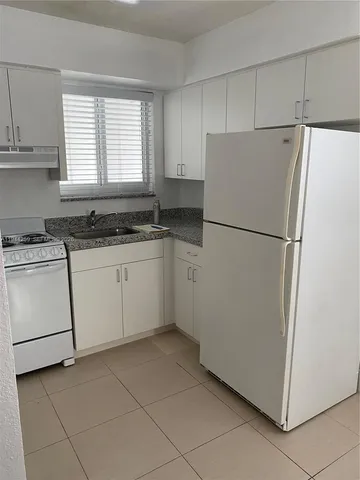 an empty room with a empty space and window