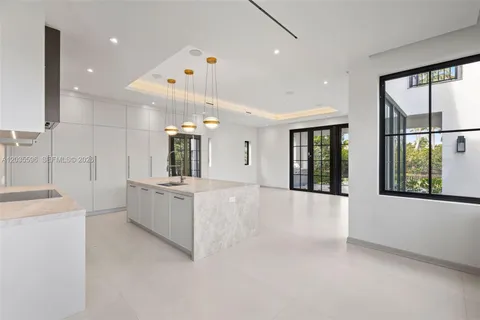 $6,995,000 | 5262 La Gorce Drive, Miami Beach, FL 33140