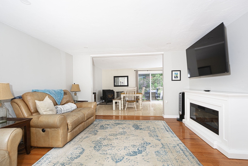 54 Clarke Road Sturbridge, MA 01518 - Photo 9 of 41