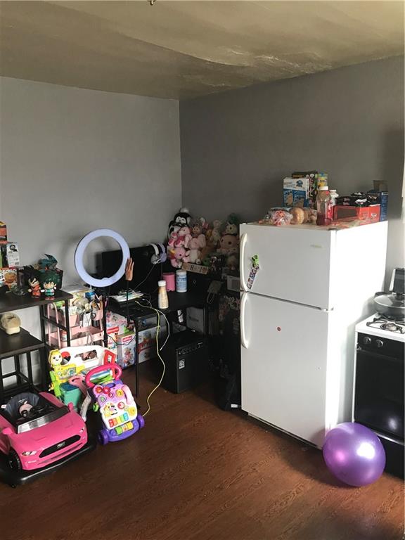 317 Hamilton Street McKees Rocks, PA 15136 - Photo 22 of 38 a room with toys and toys