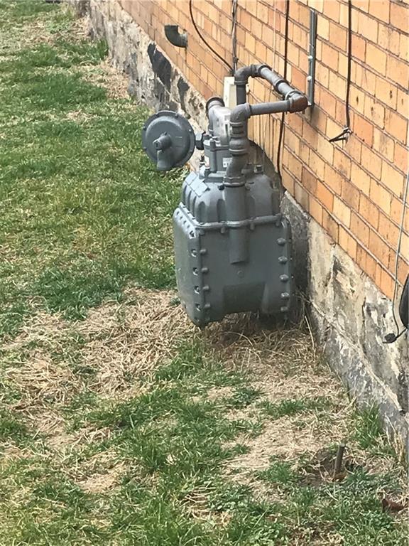317 Hamilton Street McKees Rocks, PA 15136 - Photo 33 of 38 a backyard of a house