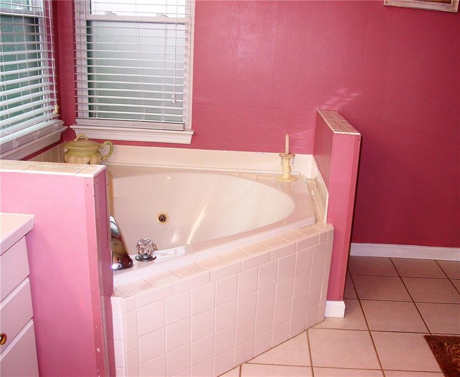 2302 South Ridge Drive Hidden Valley, PA 15502 - Photo 14 of 20 Large Jetted bath tub to soak away all of your stress!! Very Bright Open Room with Vaulted Ceiling!