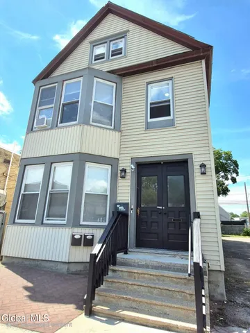 $1,950 | 445 5th Avenue, Troy, NY 12182