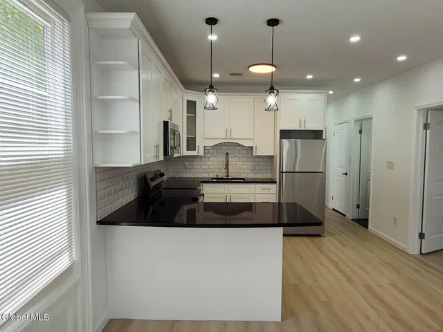 $1,950 | 445 5th Avenue, Troy, NY 12182