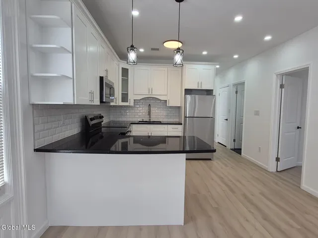 $1,950 | 445 5th Avenue, Troy, NY 12182