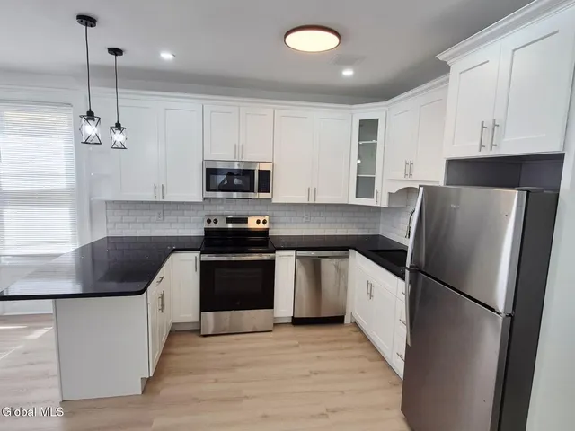 $1,950 | 445 5th Avenue, Troy, NY 12182