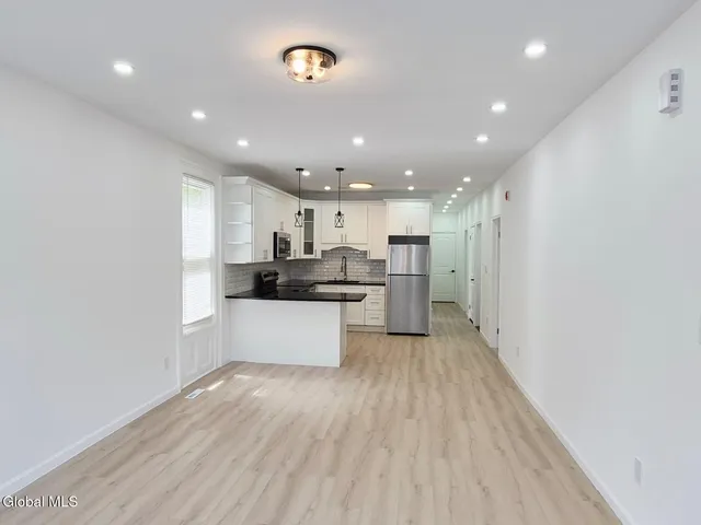 $1,950 | 445 5th Avenue, Troy, NY 12182