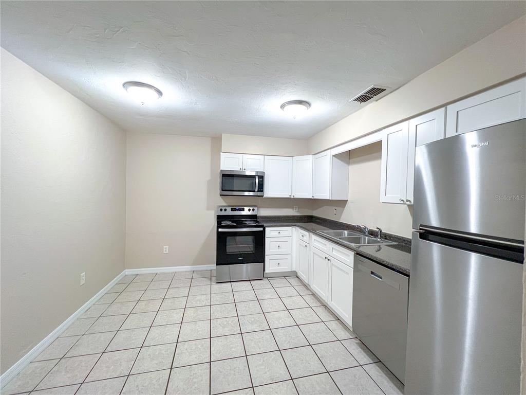 703 Southwest 69th Terrace, Unit B Gainesville, FL 32607 - Photo 2 of 7