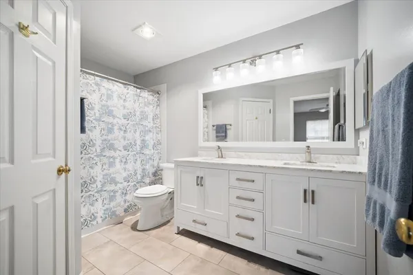 $274,900 | 1099 Quaker Hill Court, Unit 1099, Elgin, IL 60120