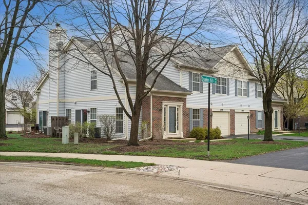$274,900 | 1099 Quaker Hill Court, Unit 1099, Elgin, IL 60120