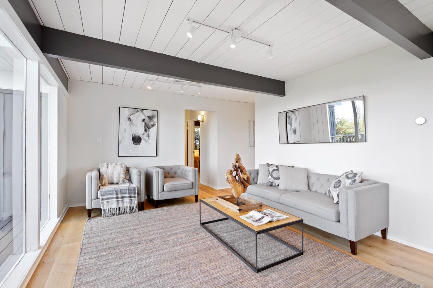 1384 Summit Road Berkeley, CA 94708 - Photo 3 of 31 a living room with furniture