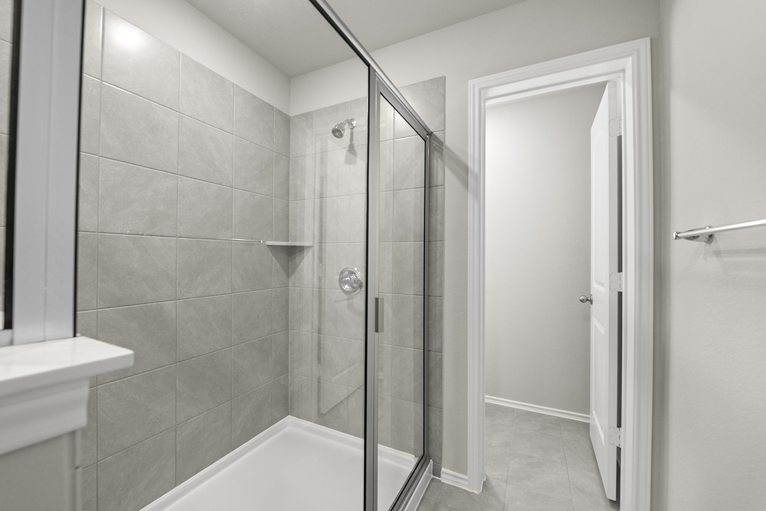 2782 Mariposa Crk Drive Rosharon, TX 77583 - Photo 15 of 25 a bathroom with a shower and a sink