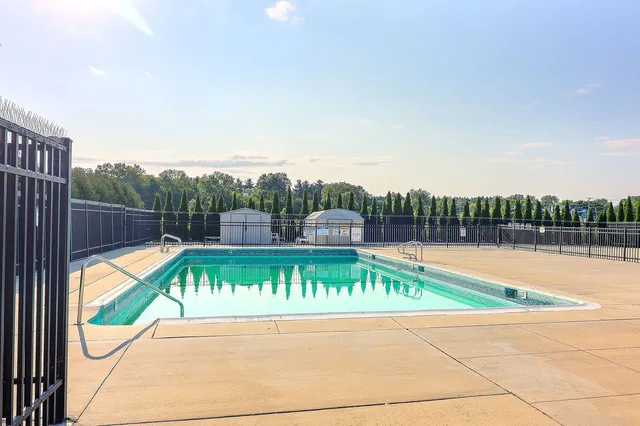 $2,000 | 16 B Kingery Quarter, Unit 208, Willowbrook, IL 60527