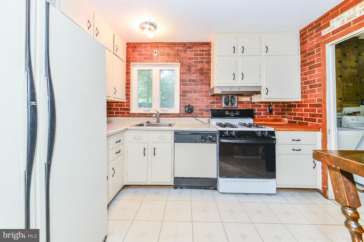 5504 Joplin Street Springfield, VA 22151 - Photo 2 of 23 Kitchen