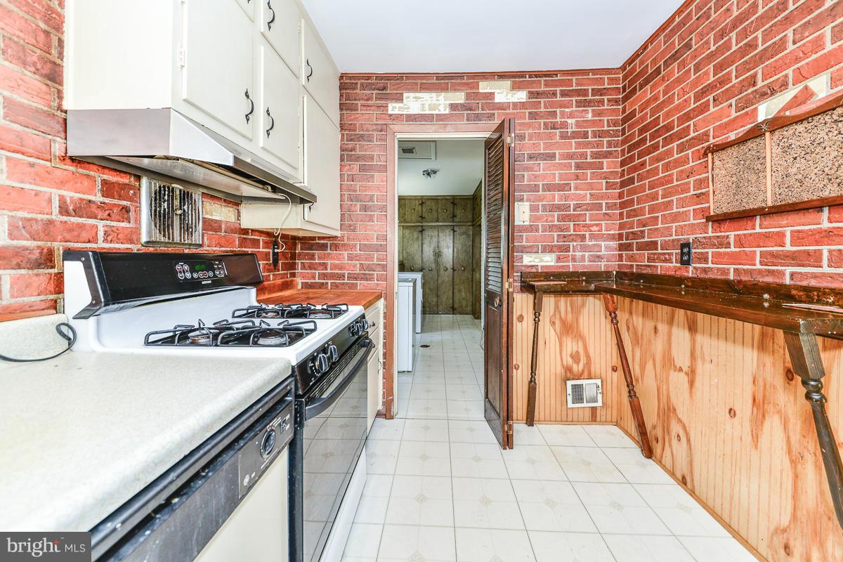5504 Joplin Street Springfield, VA 22151 - Photo 11 of 23 Kitchen
