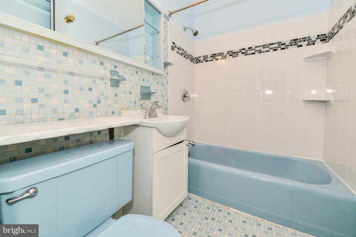 5504 Joplin Street Springfield, VA 22151 - Photo 15 of 23 Bath