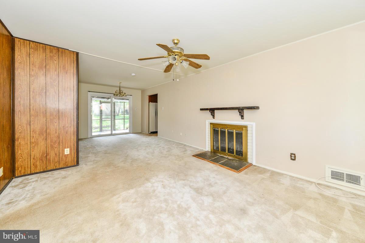 5504 Joplin Street Springfield, VA 22151 - Photo 5 of 23 Living Room